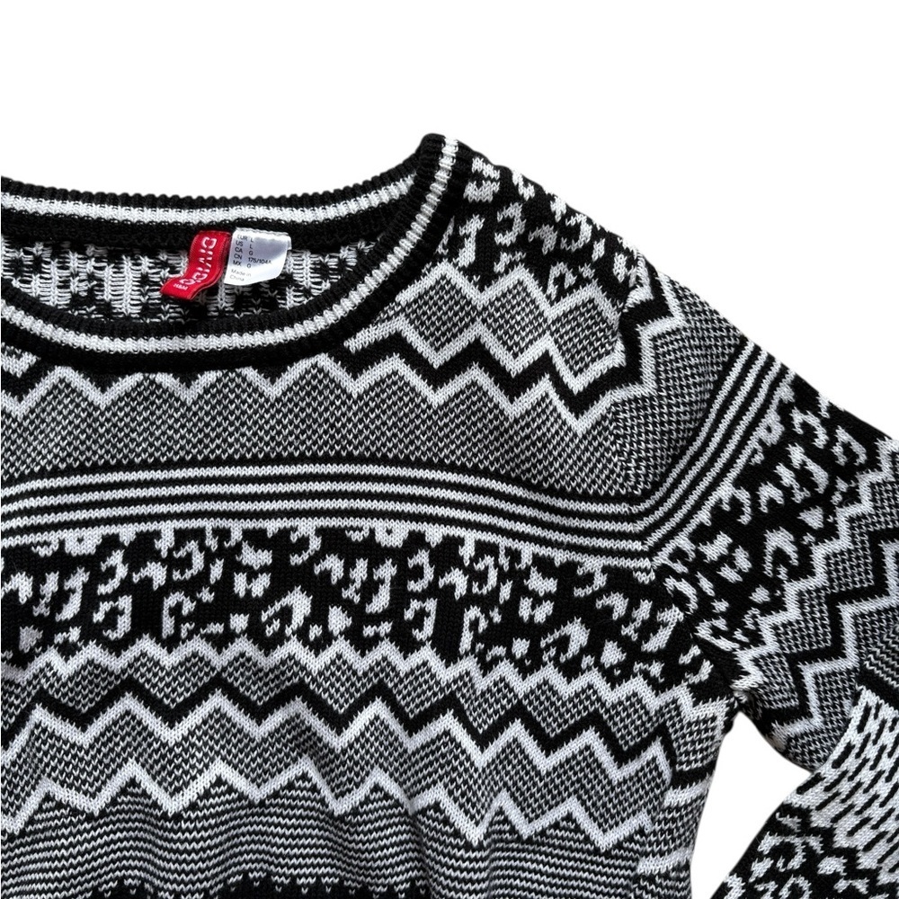 Divided cropped women’s sweater size L